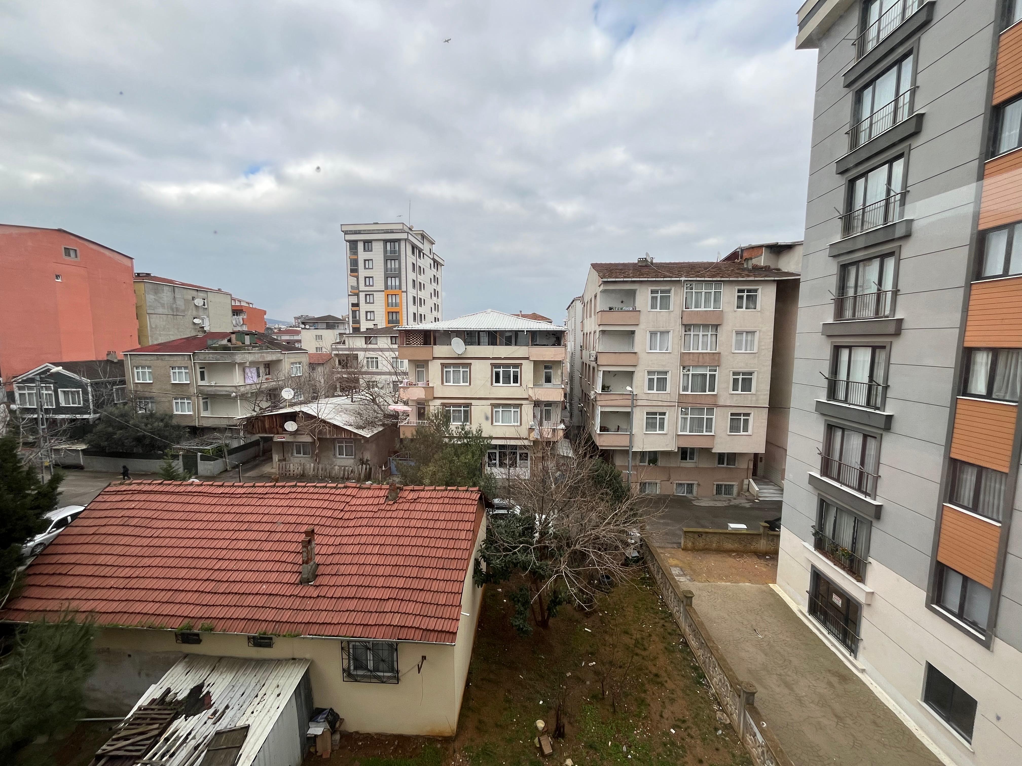 Pendik Çamçeşme'de Satılık 2+1 Kapalı Otoparklı Daire